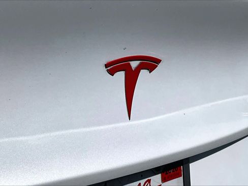 Used 2021 Tesla Model Y Long Range image 30