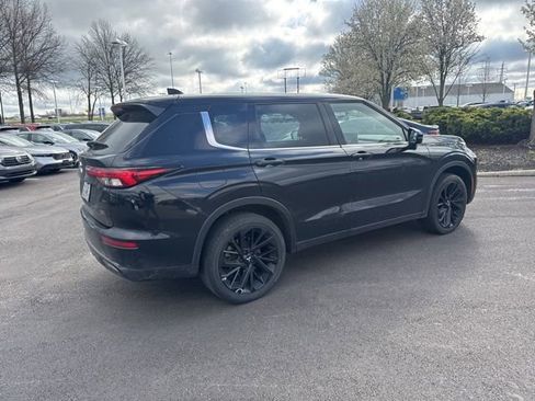 Used 2023 Mitsubishi Outlander SE image 14