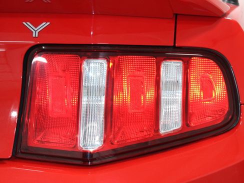 Used 2011 Ford Mustang Shelby GT500 w/ SVT Performance Pkg RWD image 18