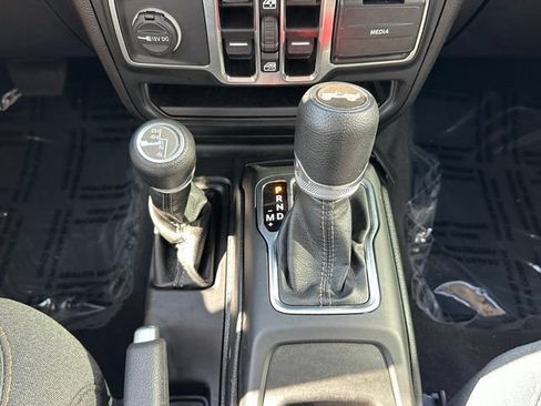Used 2024 Jeep Wrangler Unlimited Sport AWD/4WD image 40
