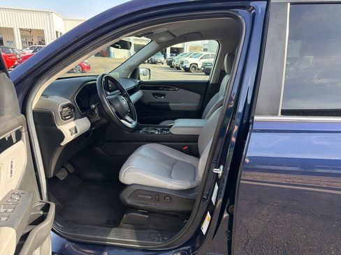 Used 2025 Honda Pilot EX-L image 10