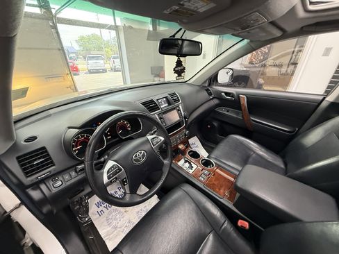 Used 2013 Toyota Highlander Limited AWD/4WD image 15