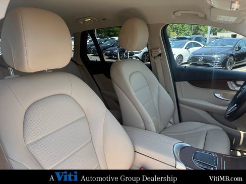 Used 2021 Mercedes-Benz GLC 300 4MATIC image 30