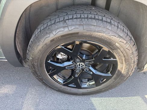 Used 2024 Volkswagen Atlas Peak Edition SEL AWD/4WD image 16