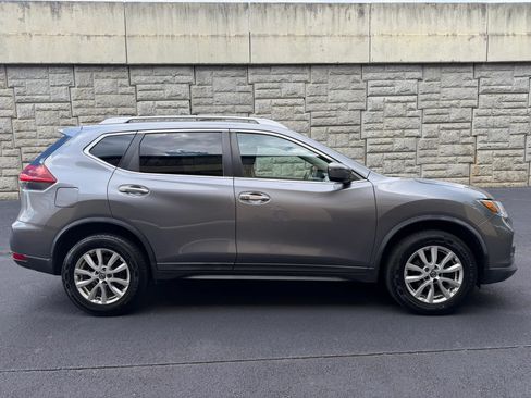 Used 2018 Nissan Rogue SV AWD/4WD image 6