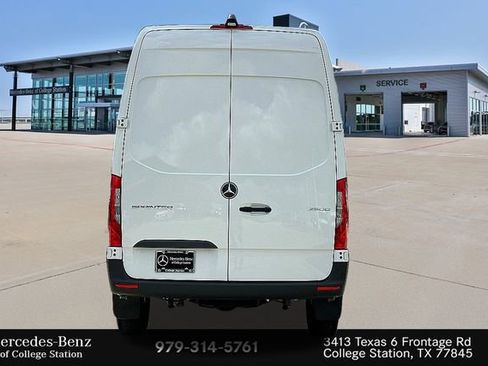 Used 2025 Mercedes-Benz Sprinter 2500 image 9