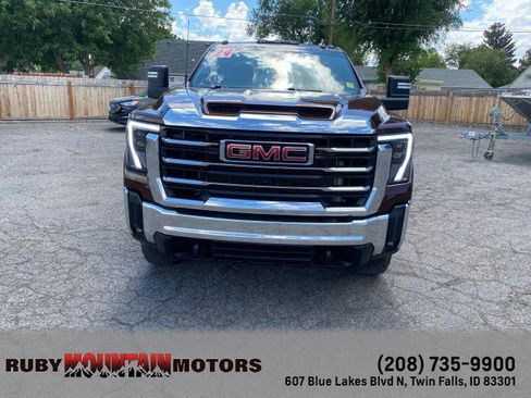 Used 2024 GMC Sierra 2500 SLE AWD/4WD image 2