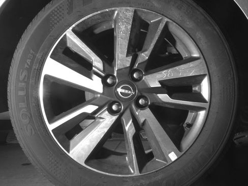 Used 2025 Nissan Versa SV FWD image 18