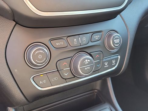 Used 2022 Jeep Cherokee Latitude Lux image 22