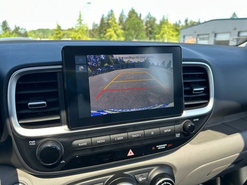 Certified 2025 Hyundai Venue SEL FWD image 17
