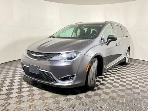 Used 2017 Chrysler Pacifica Touring-L Plus image 9