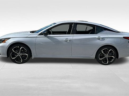 Used 2025 Nissan Altima 2.5 SR FWD image 4