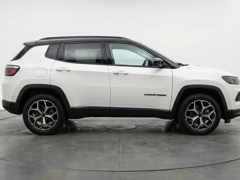 Used 2025 Jeep Compass Limited image 11
