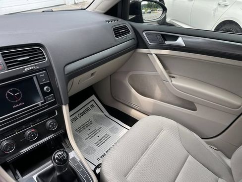 Used 2019 Volkswagen Golf 4-Door FWD image 28