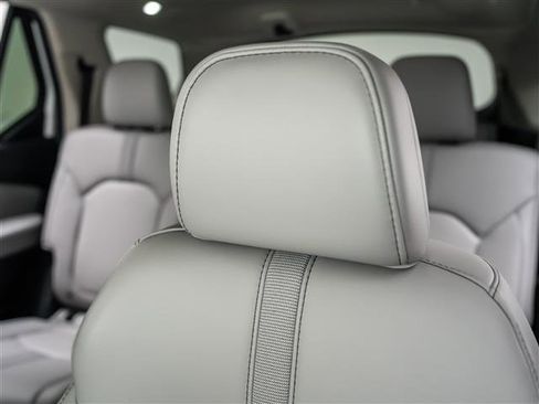 Used 2025 Honda Pilot EX-L image 13