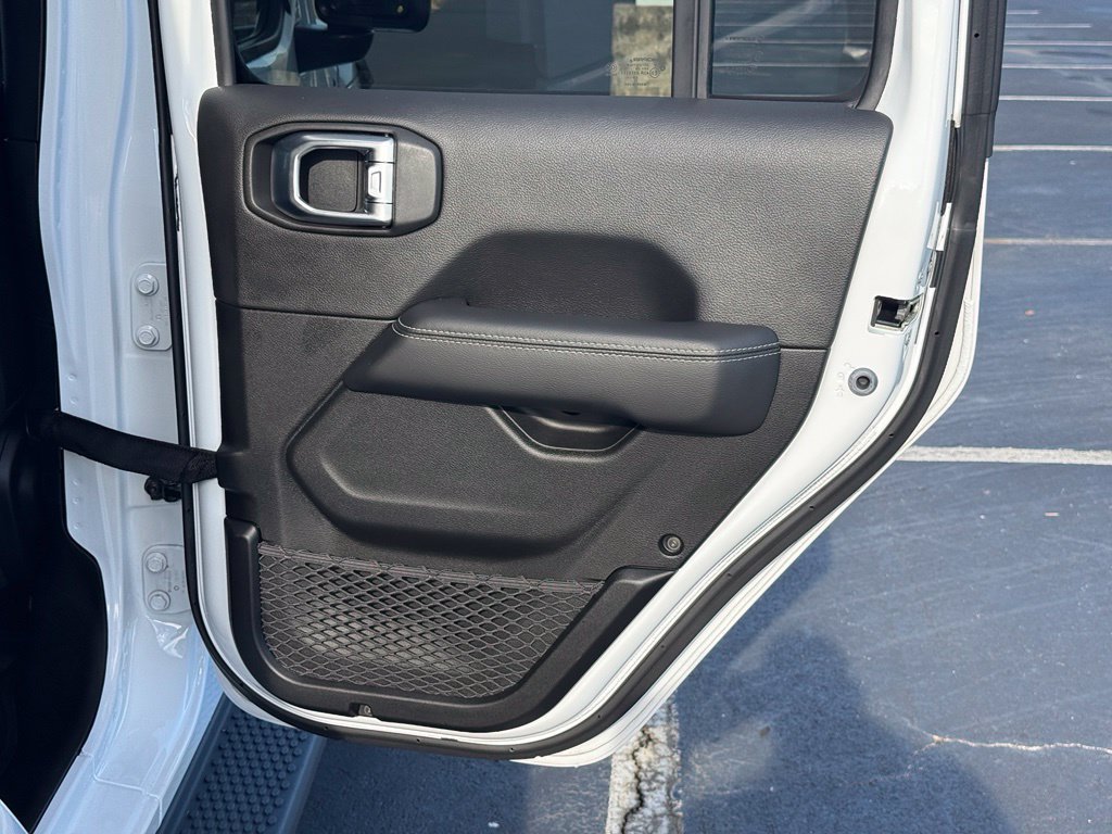 Used 2020 Jeep Wrangler Unlimited Sahara AWD/4WD image 39