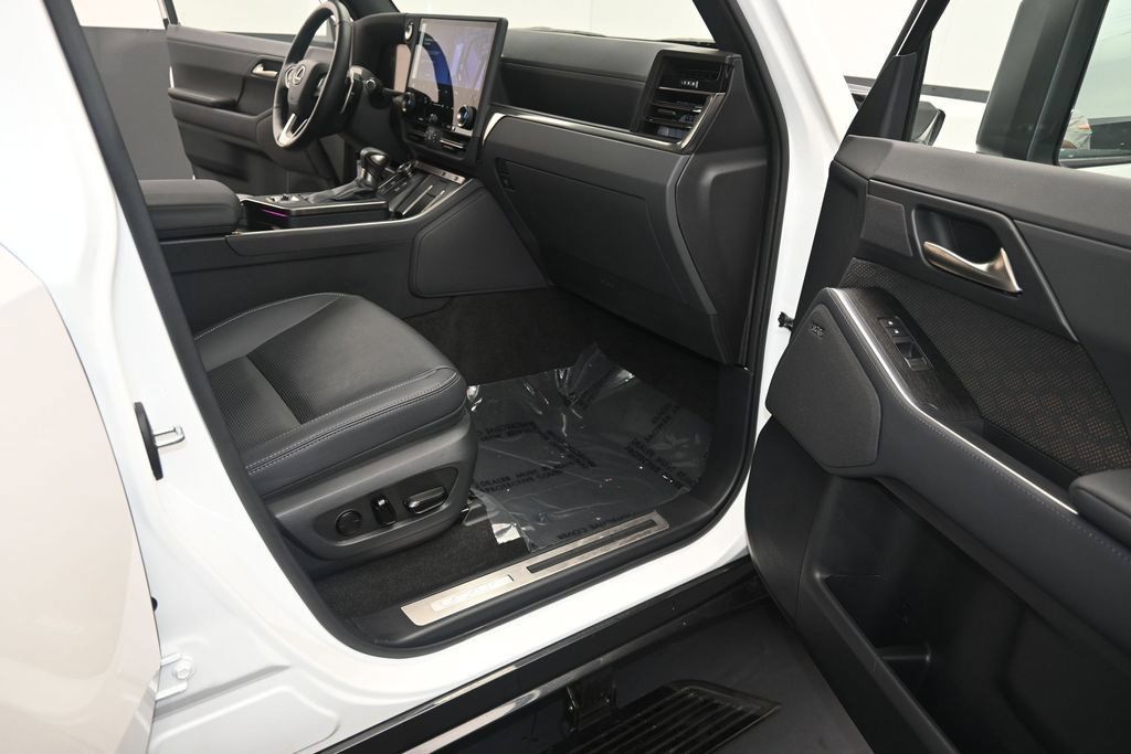 Used 2024 Lexus GX 550 w/ Cold Area Package AWD/4WD image 14