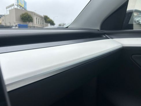 Used 2024 Tesla Model Y Long Range AWD/4WD image 32