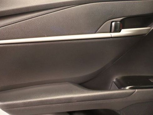 Used 2025 Toyota Camry SE image 30