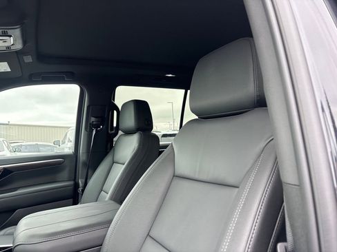 Used 2026 Chevrolet Tahoe Z71 w/ Comfort Package AWD/4WD image 8