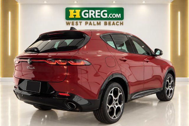 Used 2024 Alfa Romeo Tonale Veloce w/ Premium Interior Package AWD/4WD image 6