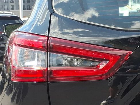 Used 2022 Nissan Rogue Sport S image 30