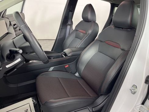 Certified 2025 Nissan Kicks SR FWD image 19