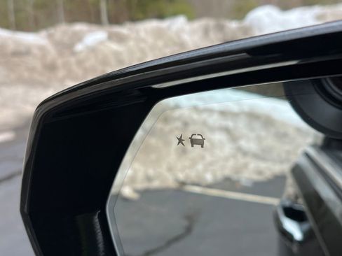 Used 2025 GMC Yukon Denali image 27