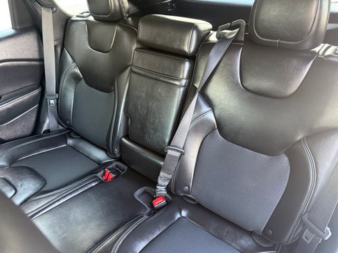 Used 2019 Jeep Cherokee Latitude Plus AWD/4WD image 11