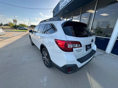 Used 2018 Subaru Outback 3.6R Limited AWD/4WD image 3