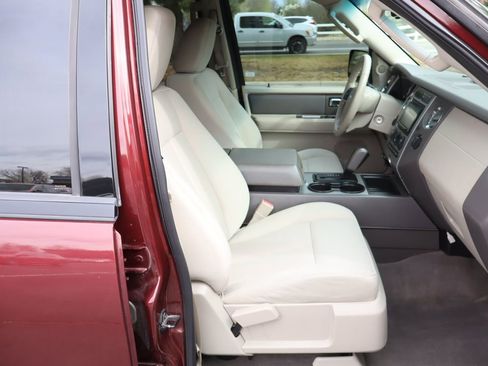 Used 2010 Ford Expedition XLT image 22