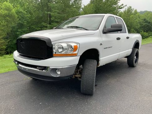 Used 2006 Dodge Ram 2500 Truck SLT AWD/4WD image 4