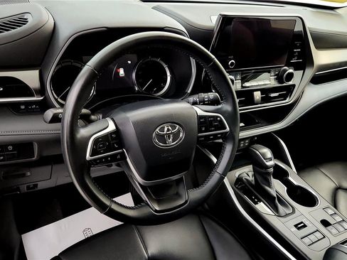 Used 2024 Toyota Highlander XLE image 25