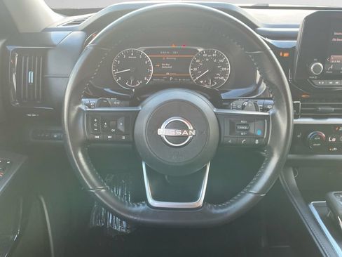 Used 2025 Nissan Pathfinder SV AWD/4WD image 12