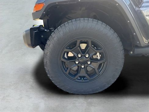 Used 2022 Jeep Gladiator Willys image 27