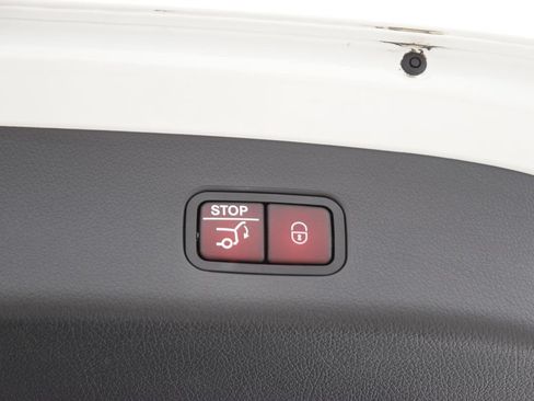 Used 2024 Mercedes-Benz GLC 300 image 30