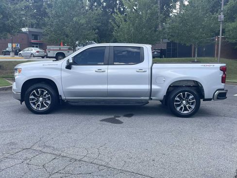 Used 2022 Chevrolet Silverado 1500 LT AWD/4WD image 2