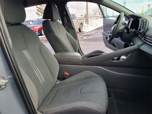 Used 2023 Hyundai Elantra SEL image 18