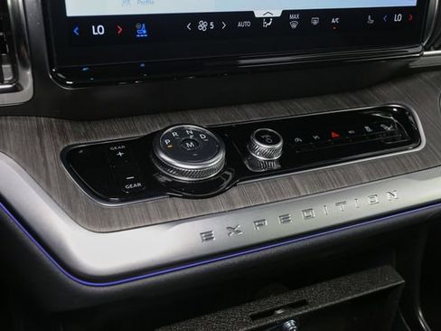 Used 2026 Ford Expedition Max Platinum w/ Platinum Ultimate Package AWD/4WD image 34