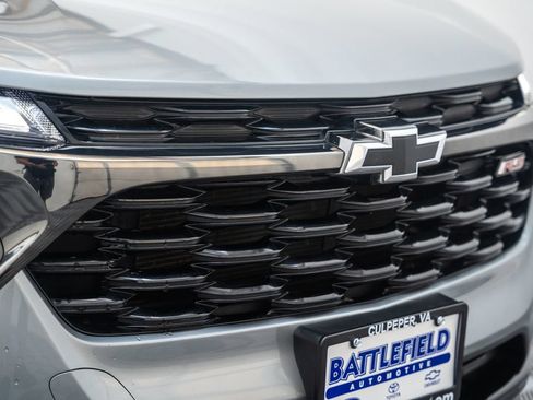 Used 2024 Chevrolet Trax RS w/ Sunroof Package FWD image 12