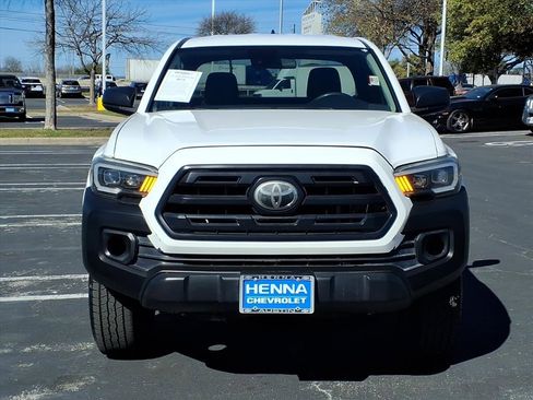Used 2019 Toyota Tacoma SR image 2