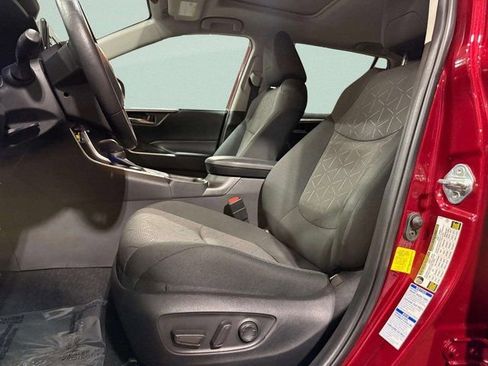 Used 2021 Toyota RAV4 XLE w/ Convenience Package image 24