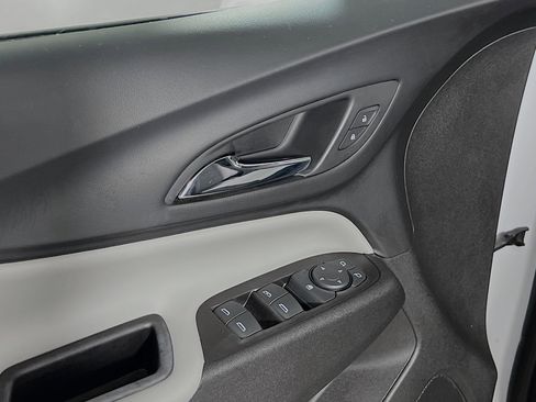 Used 2019 Chevrolet Equinox LT FWD image 17