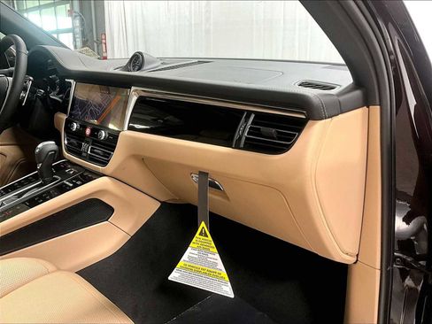 New 2026 Porsche Macan image 27