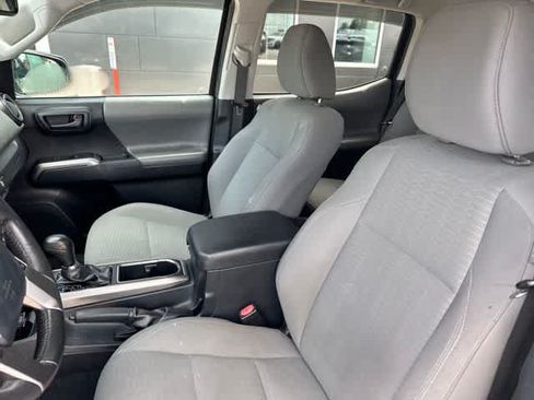 Used 2019 Toyota Tacoma SR5 AWD/4WD image 4