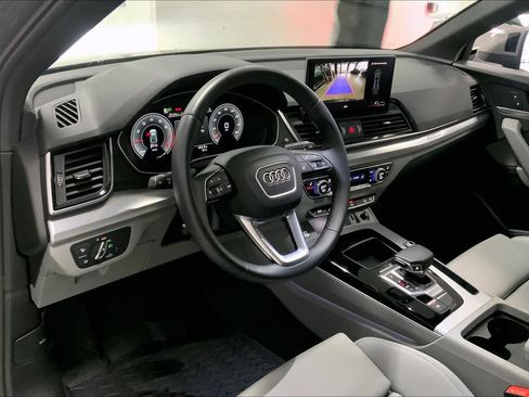 Certified 2025 Audi Q5 2.0T Premium w/ Convenience Plus Package image 2