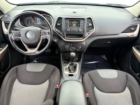 Used 2018 Jeep Cherokee Latitude w/ Altitude Package image 10