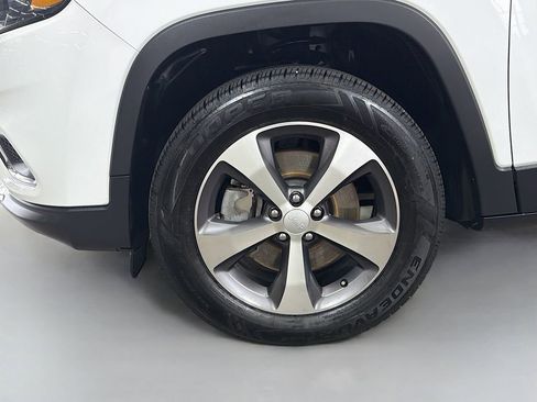 Used 2020 Jeep Cherokee Limited AWD/4WD image 34