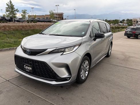 Used 2023 Toyota Sienna XSE w/ XSE Plus Package AWD/4WD image 6