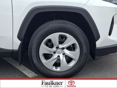 Used 2024 Toyota RAV4 LE AWD/4WD image 8